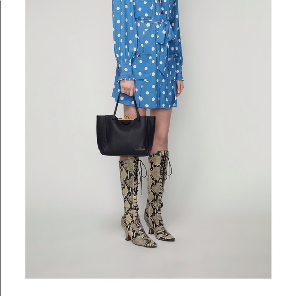 Marc Jacobs Handbags - The Marc Jacobs kiss lock mini tote in Black